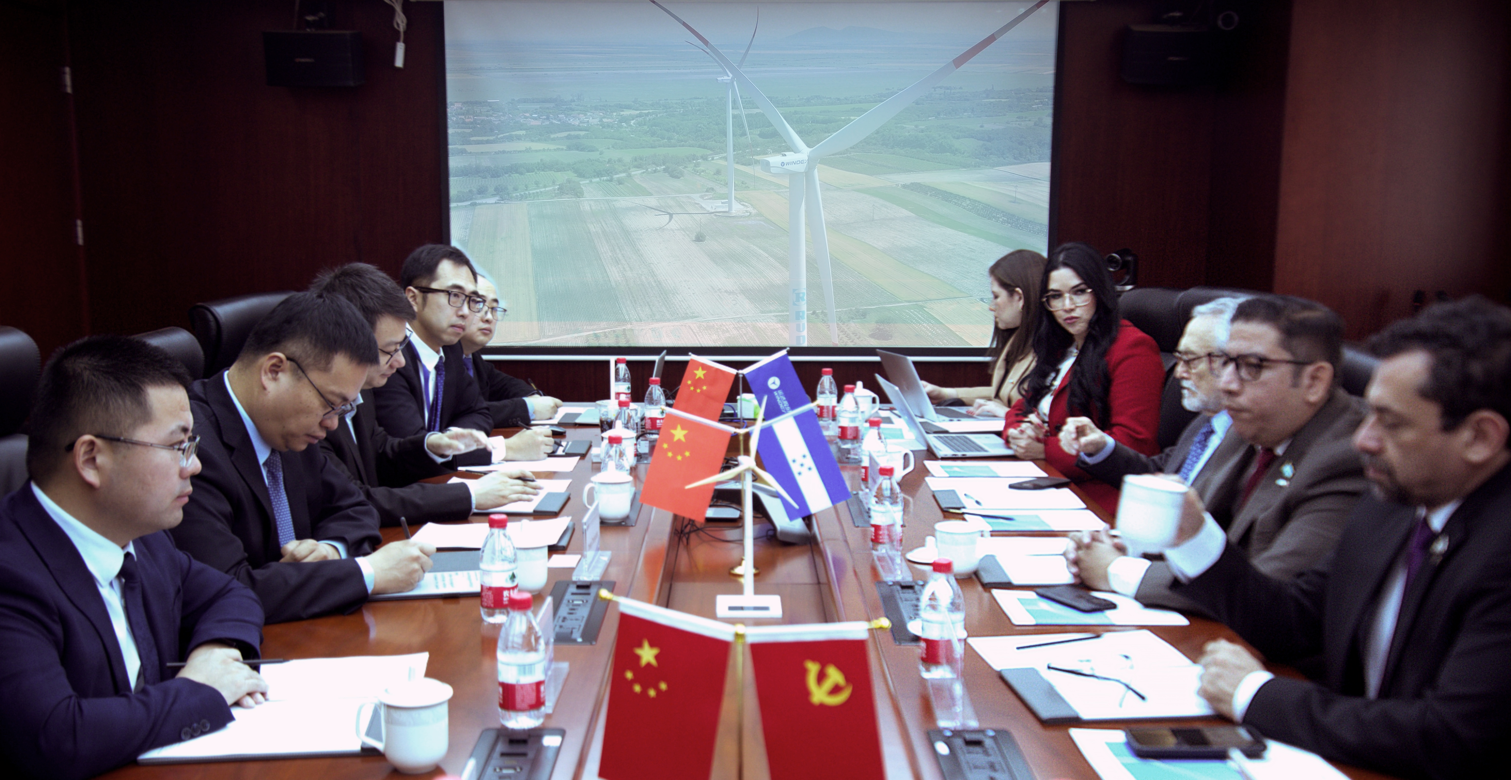 洪都拉斯能源部部長及駐華大使一行到威尼斯9499登錄入口股份考察